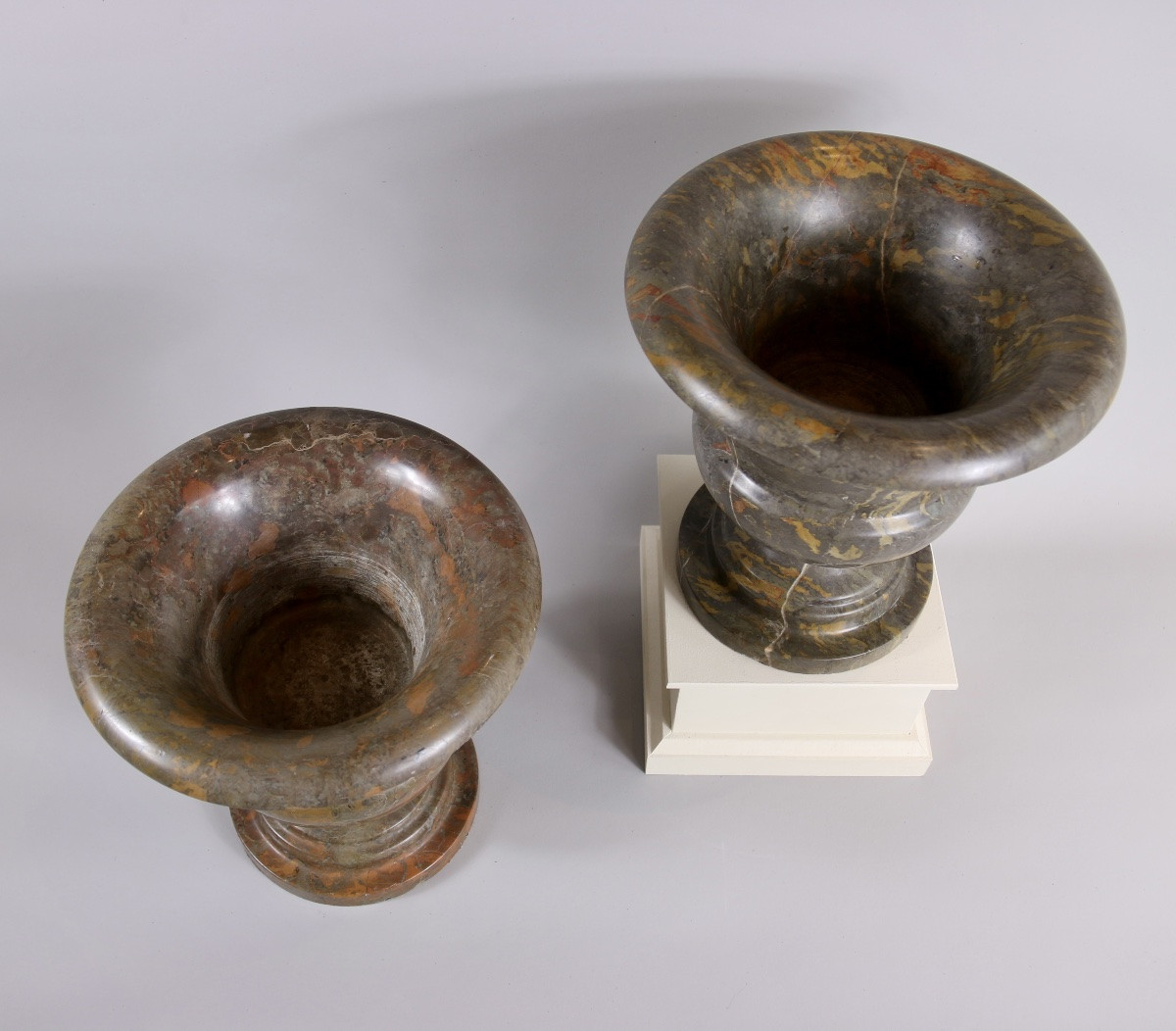 Pair Of Vases On Pedestal-photo-3