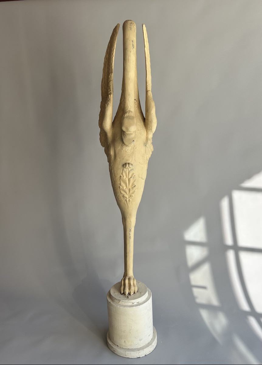 Grand cygne d'époque Empire en ronde-bosse formant un départ d'escalier-photo-1