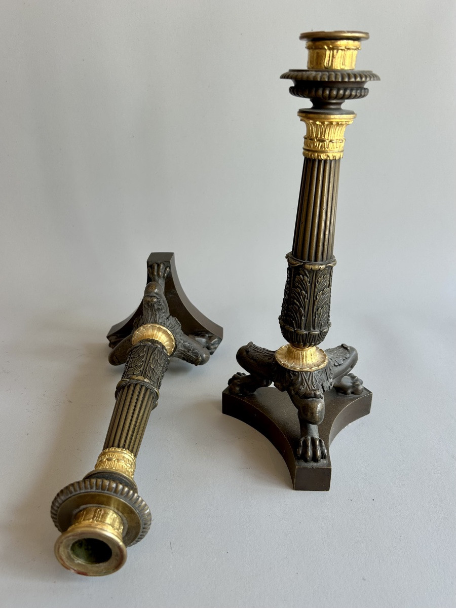 Paire de bougeoirs tripodes en bronze doré et patiné, d’époque Empire-photo-2