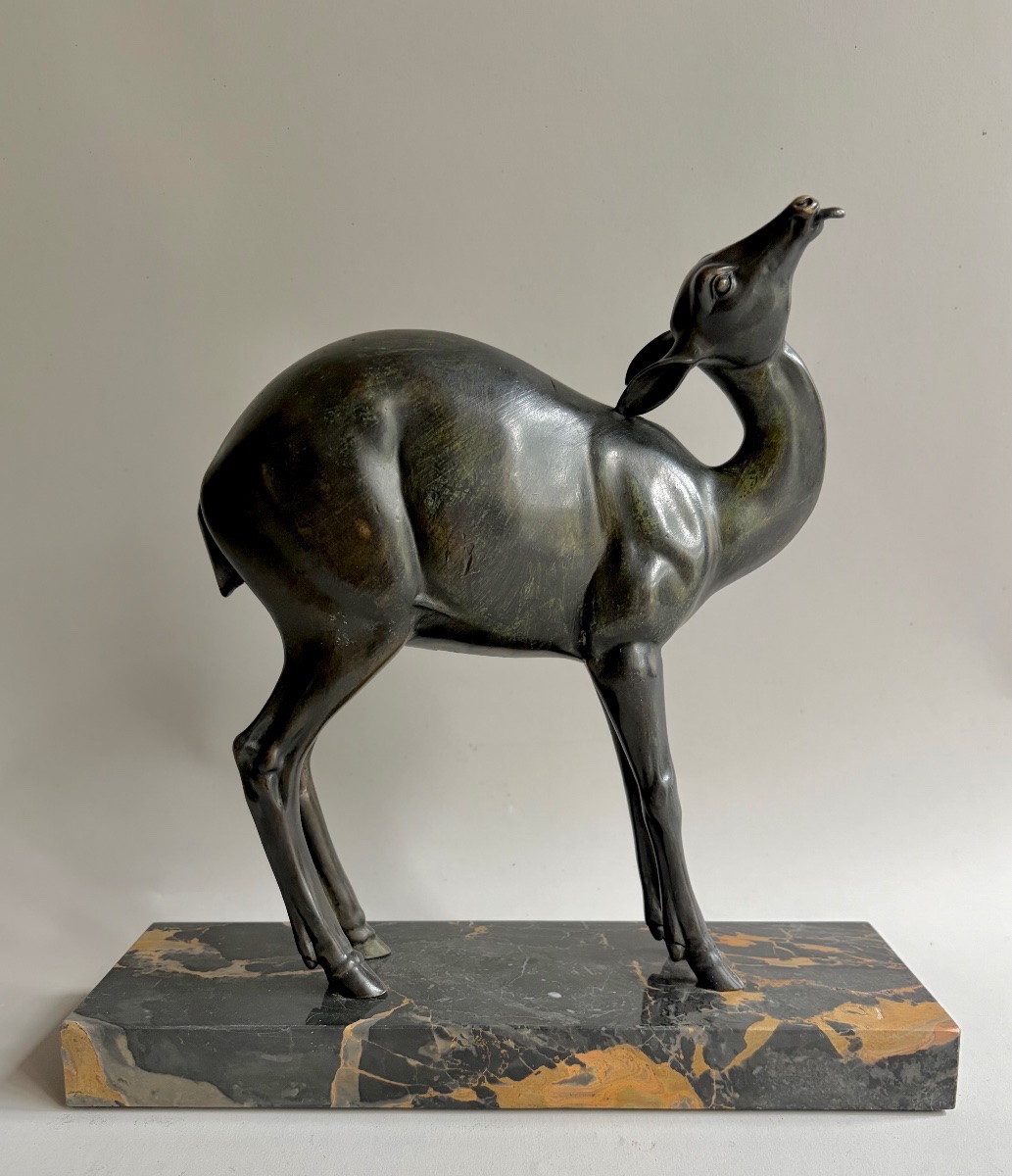 Biche Art-Déco en bronze