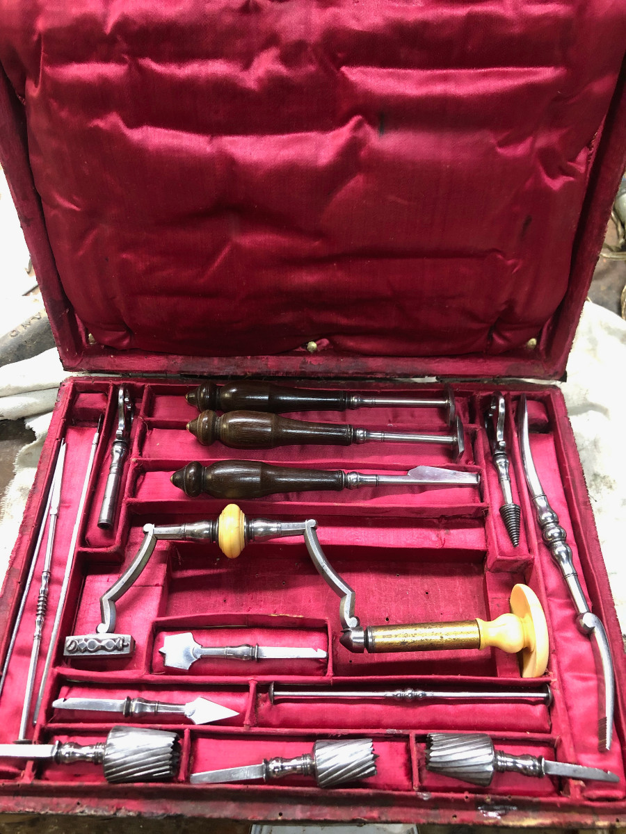 Coffret de chirurgie d'époque XVIII ème