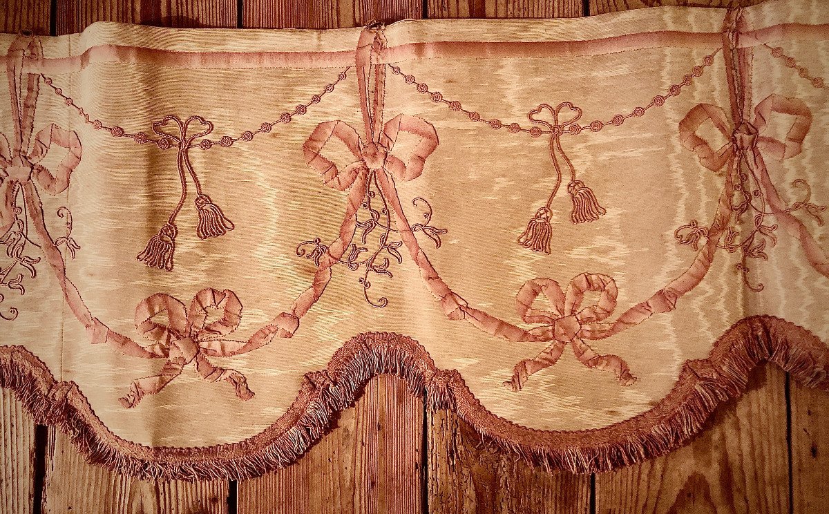 Lambrequins Brodés Sur Soie d'époque Louis XVI-photo-4