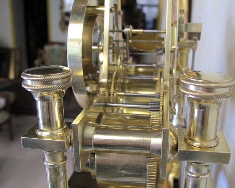 Pendule squelette de maitrise portique en laiton Epoque Début XIX°-photo-1
