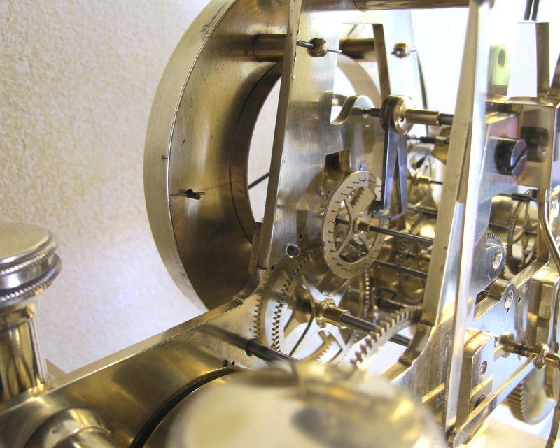 Pendule squelette de maitrise portique en laiton Epoque Début XIX°-photo-2