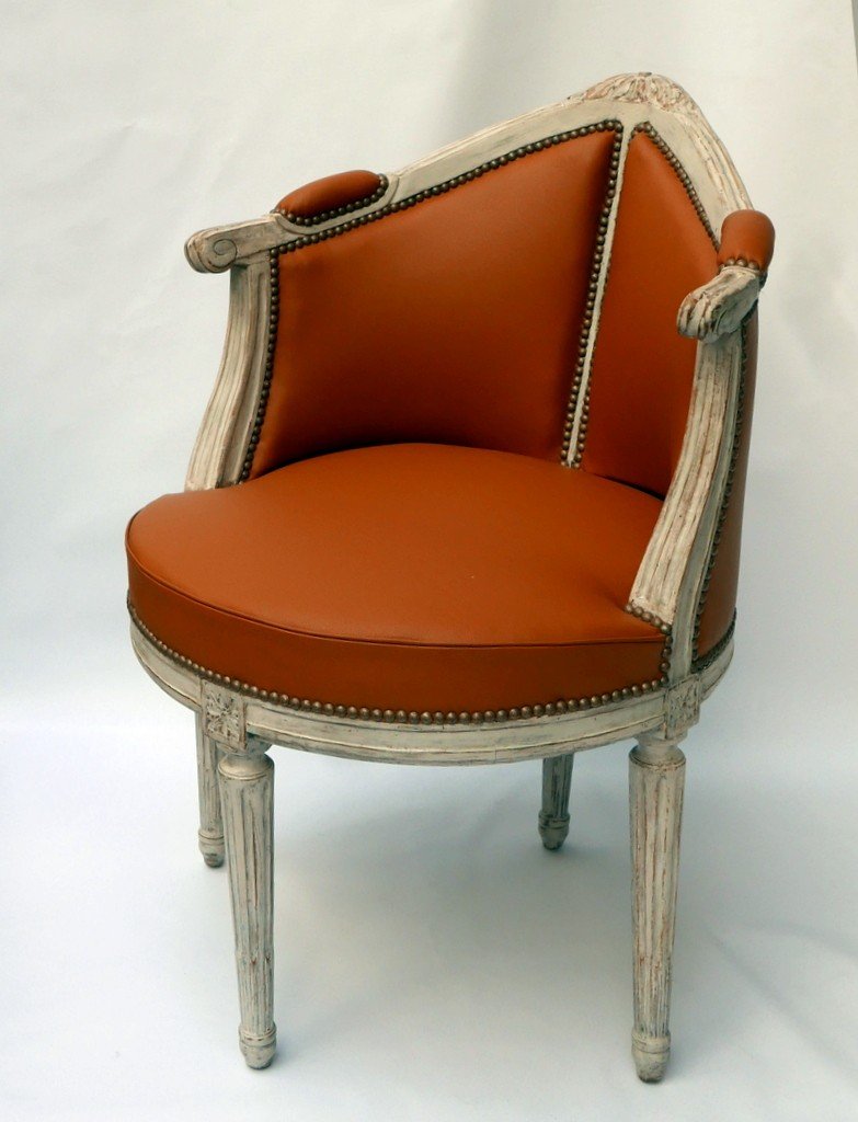 Fauteuil H&ecirc;tre Laqu&eacute; Gain&eacute; Cuir, Epoque Louis XVI.