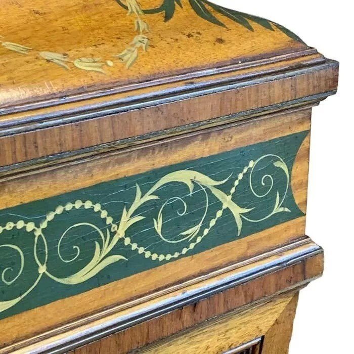 A Pair Edwardian Polychrome Painted Satinwood Pedestals-photo-4
