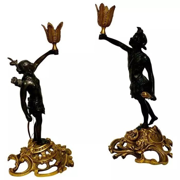 Paire De Chandeliers En Bronze Patiné En Fonte, Figures Russes