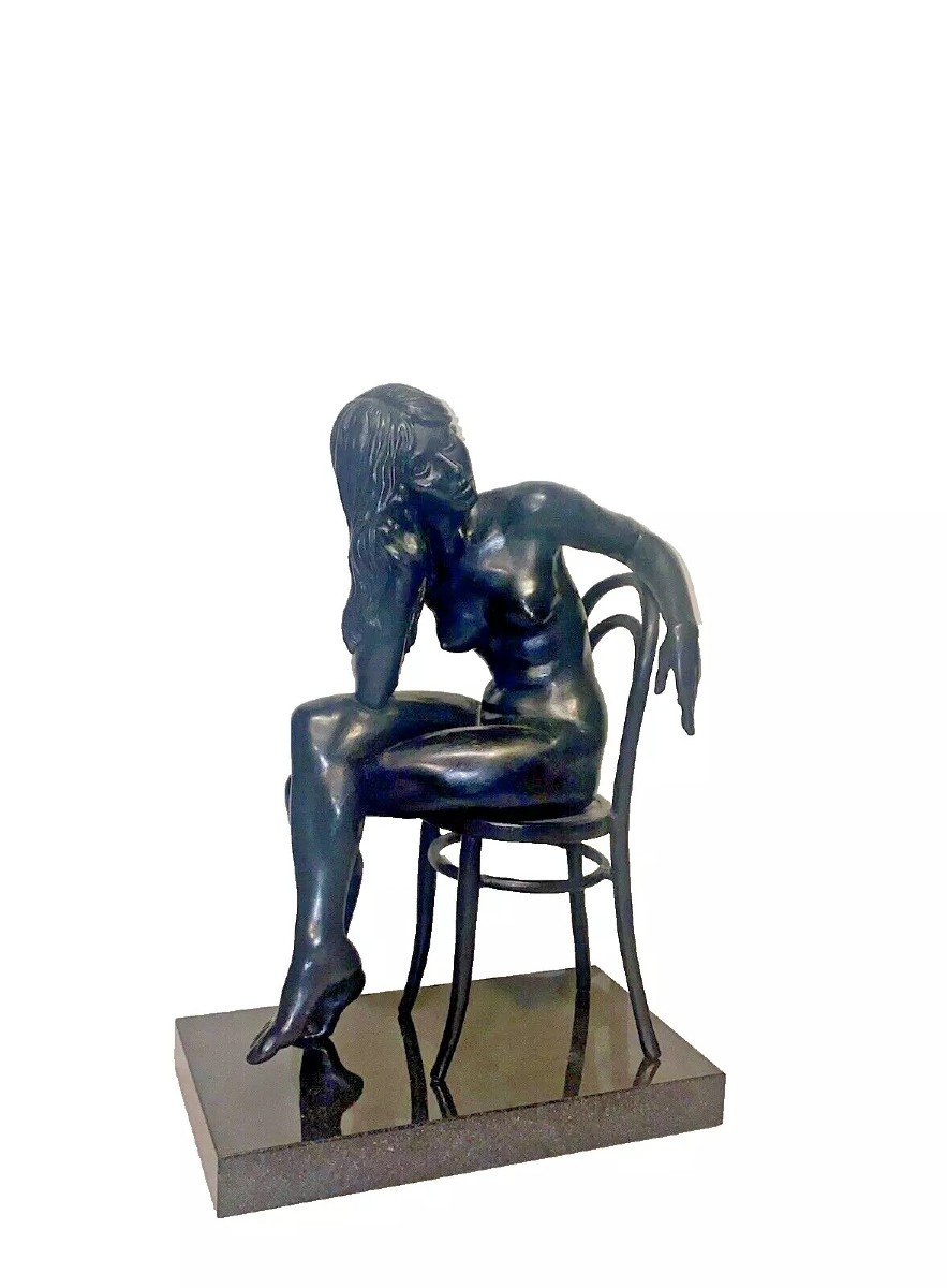 étude En Bronze d'Une Femme Nue Assise Avec De Longs Cheveux Ondulants Par Ronald Cameron