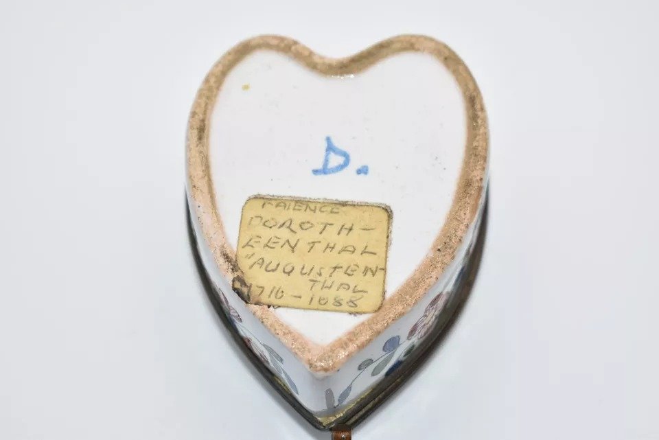 Céramique Ancienne En Forme De Cœur, émaillée, De Dorotheenthal, Allemagne, 1710 - 1800.-photo-2