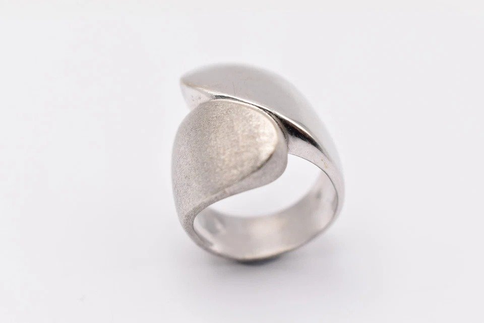 A Mid Century Italian 18ct White Gold Brushed & Polished Ring Ca 1960's. 12gr-photo-7