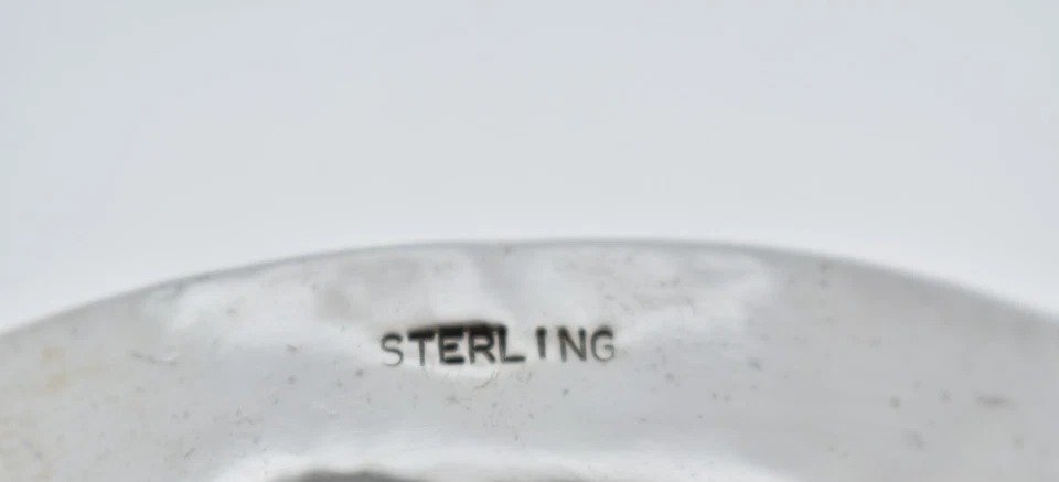 Grand Bol En Argent Sterling Du XIXe Siècle Avec Décoration Florale Et d'Oiseaux En Repoussé-photo-1