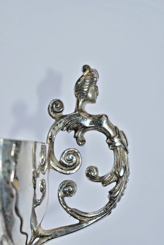 Grand Bol En Argent Sterling Du XIXe Siècle Avec Décoration Florale Et d'Oiseaux En Repoussé-photo-3