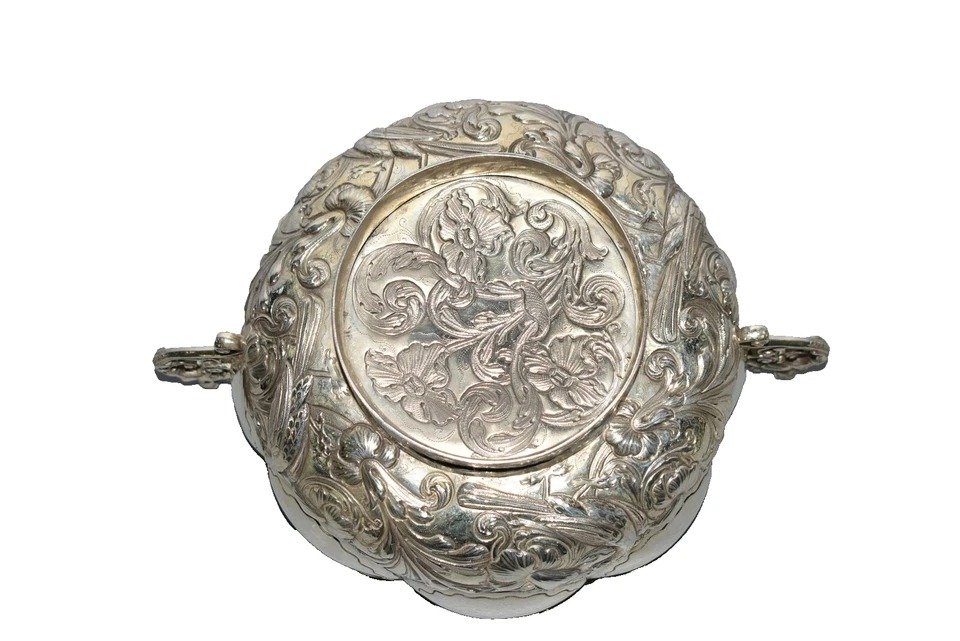 Grand Bol En Argent Sterling Du XIXe Siècle Avec Décoration Florale Et d'Oiseaux En Repoussé-photo-6