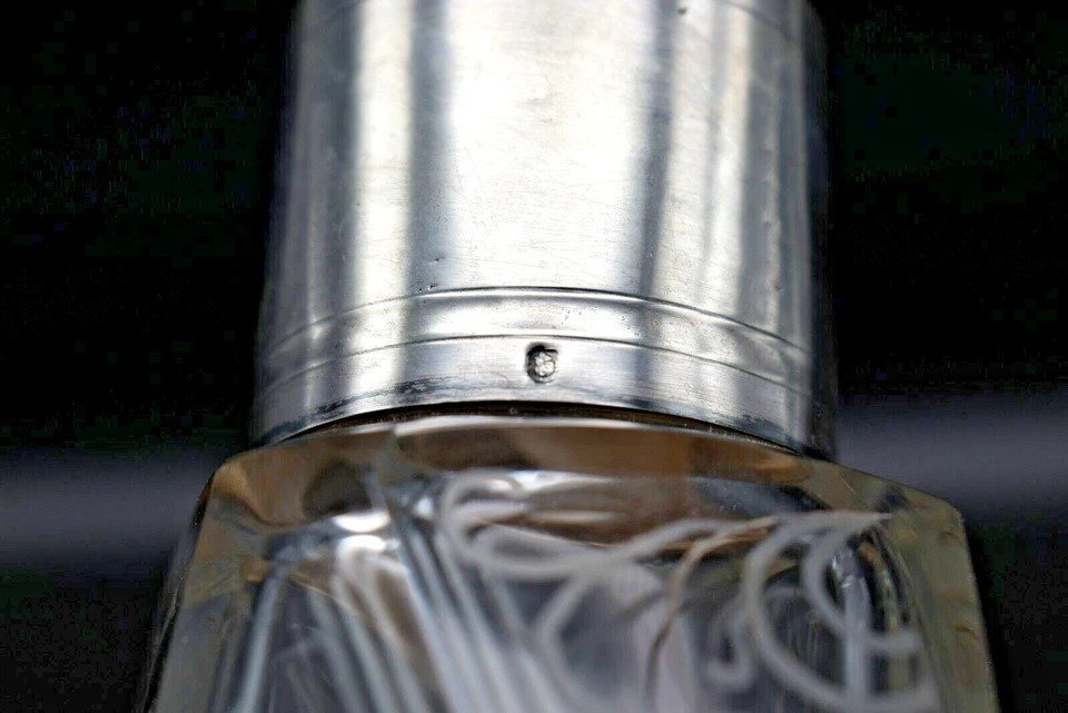 Carafe En Verre Cristal Antique Orfèvrerie Produx Saint Hilaire Avec Collerette En Argent 950-photo-2