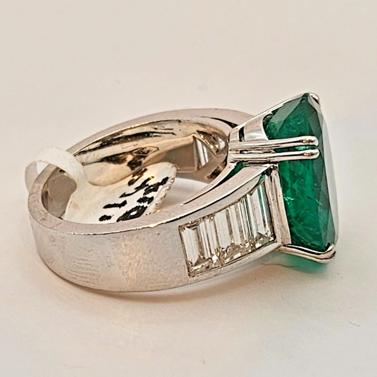 A Natural 8.30 Carat Beryl Columbian Emerald & Diamond Cluster Ring Certified-photo-2