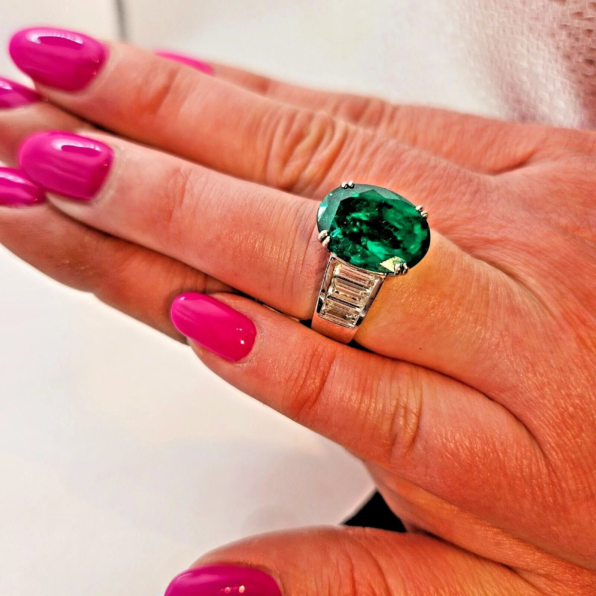 A Natural 8.30 Carat Beryl Columbian Emerald & Diamond Cluster Ring Certified-photo-3