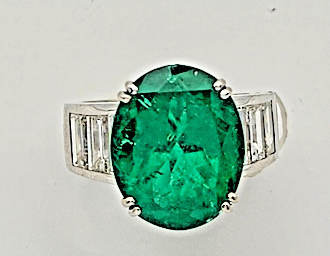A Natural 8.30 Carat Beryl Columbian Emerald & Diamond Cluster Ring Certified