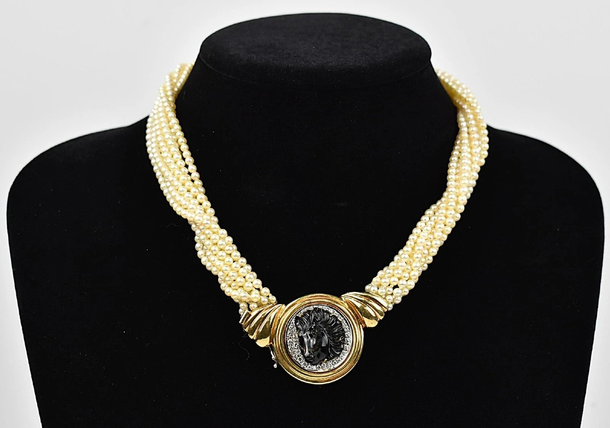 Chaumet, collier ras-du-cou diamants & perles, camée onyx noir tête de cheval, halo diamants