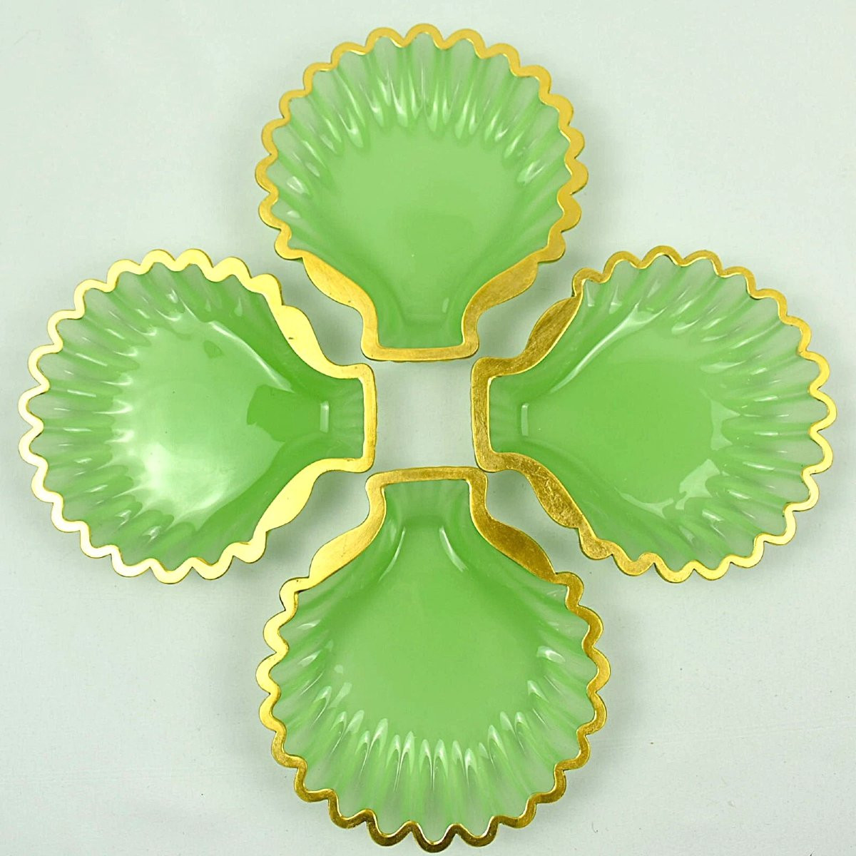 Lot de 10 plats anciens en verre opalin vert français en forme de coquilles Saint-Jacques-photo-2