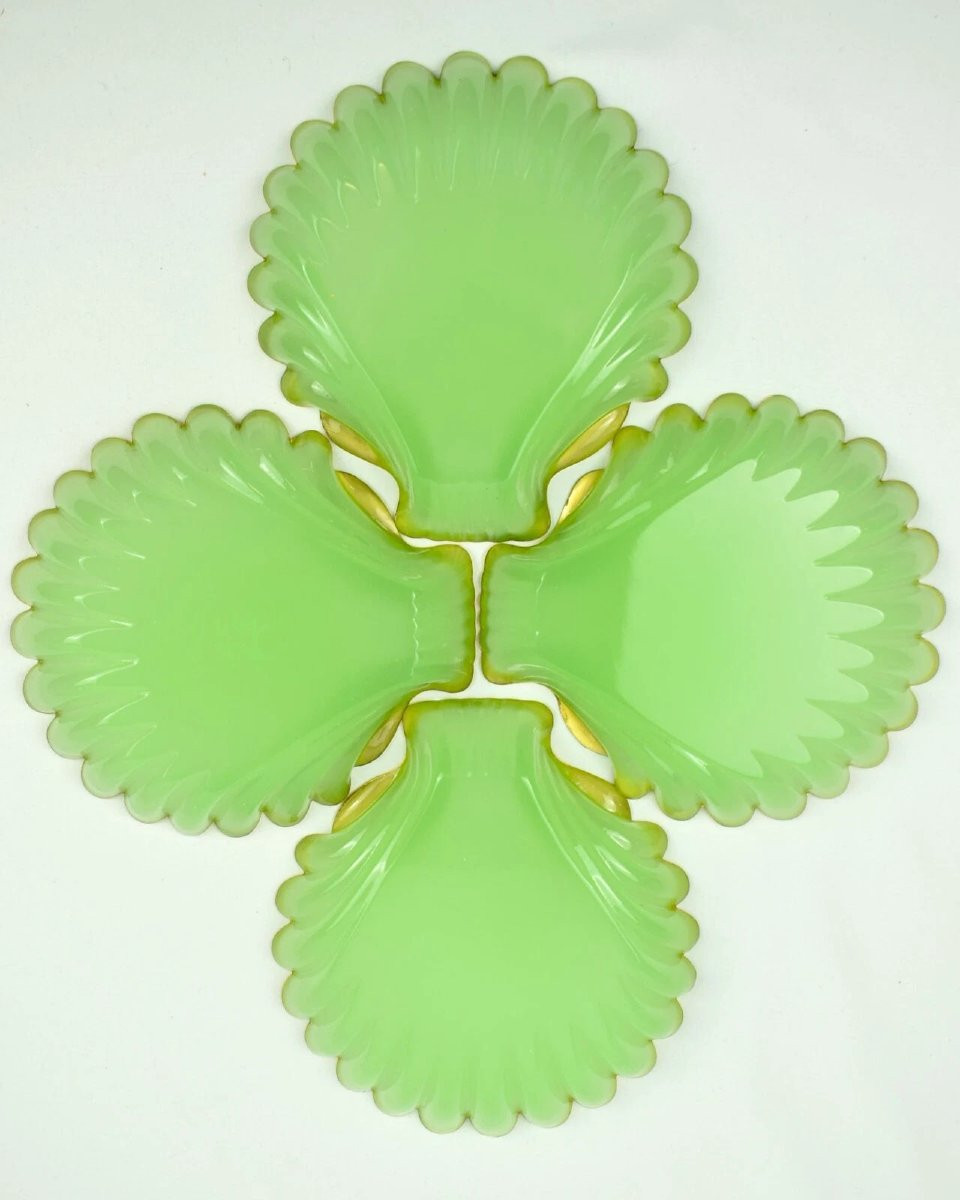 Lot de 10 plats anciens en verre opalin vert français en forme de coquilles Saint-Jacques-photo-3