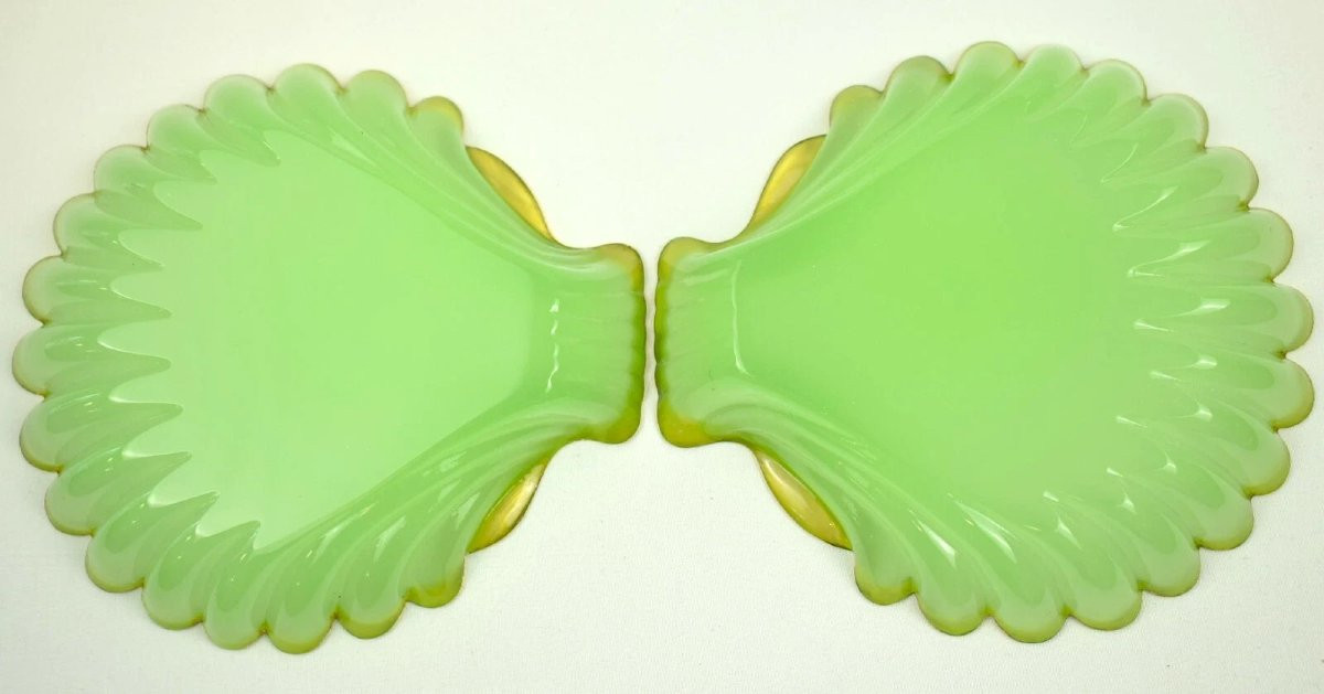 Lot de 10 plats anciens en verre opalin vert français en forme de coquilles Saint-Jacques-photo-3