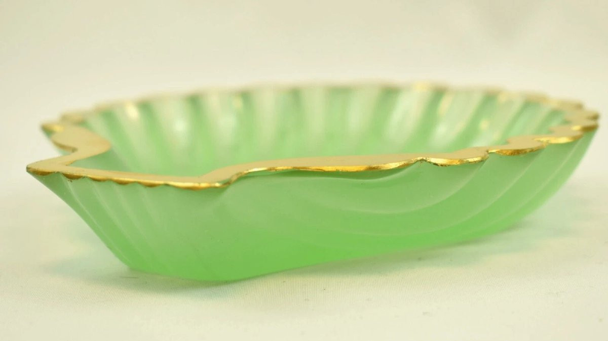 Lot de 10 plats anciens en verre opalin vert français en forme de coquilles Saint-Jacques-photo-5