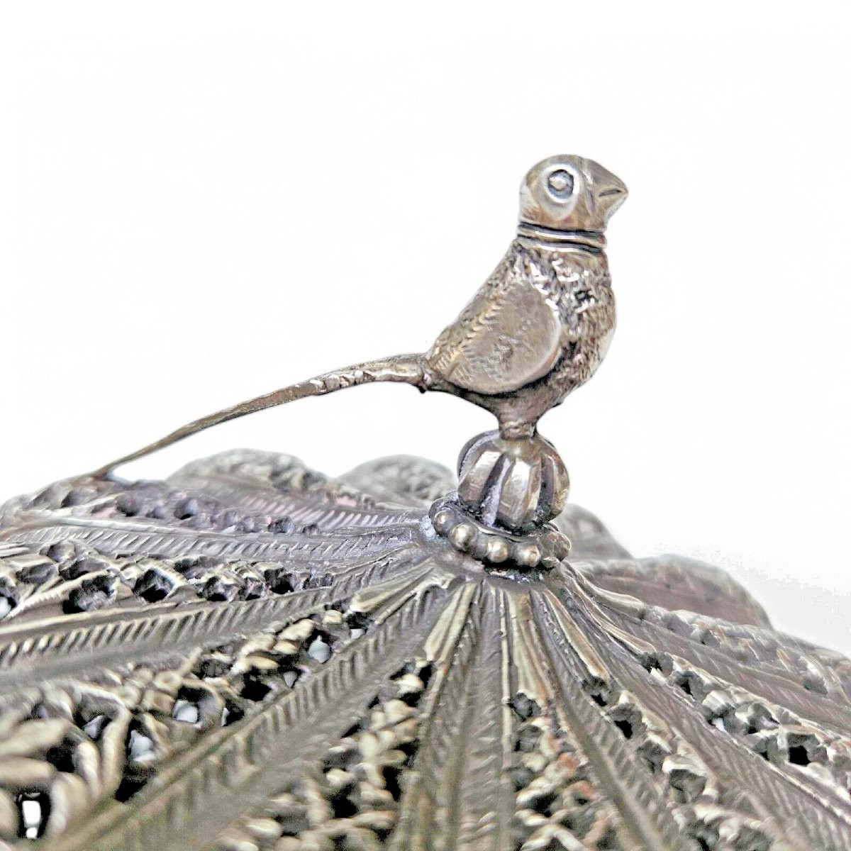 Antique Mughal Solid Silver Chased Pandan Trinket Box, India Circa 19th Century-photo-2