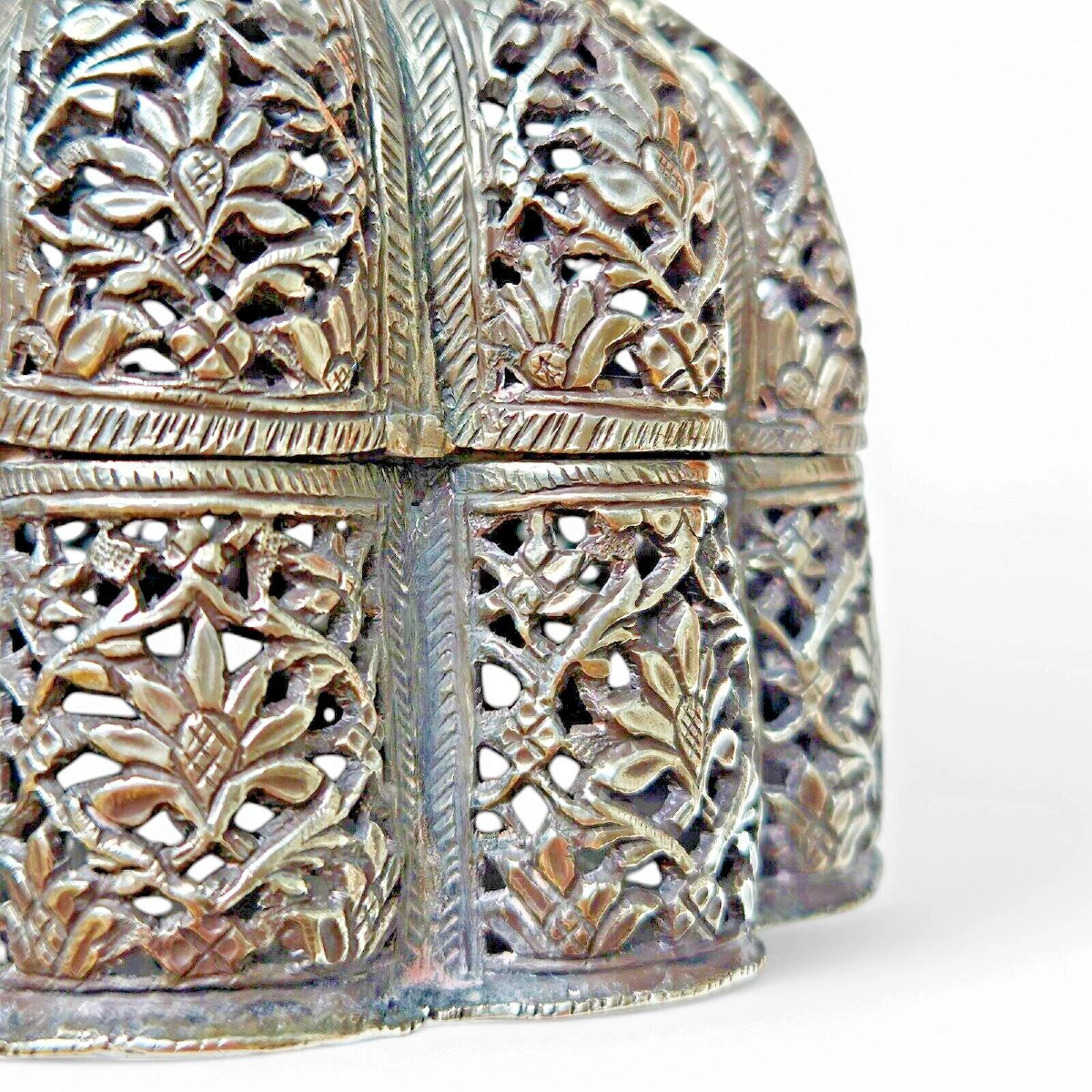 Antique Mughal Solid Silver Chased Pandan Trinket Box, India Circa 19th Century-photo-4