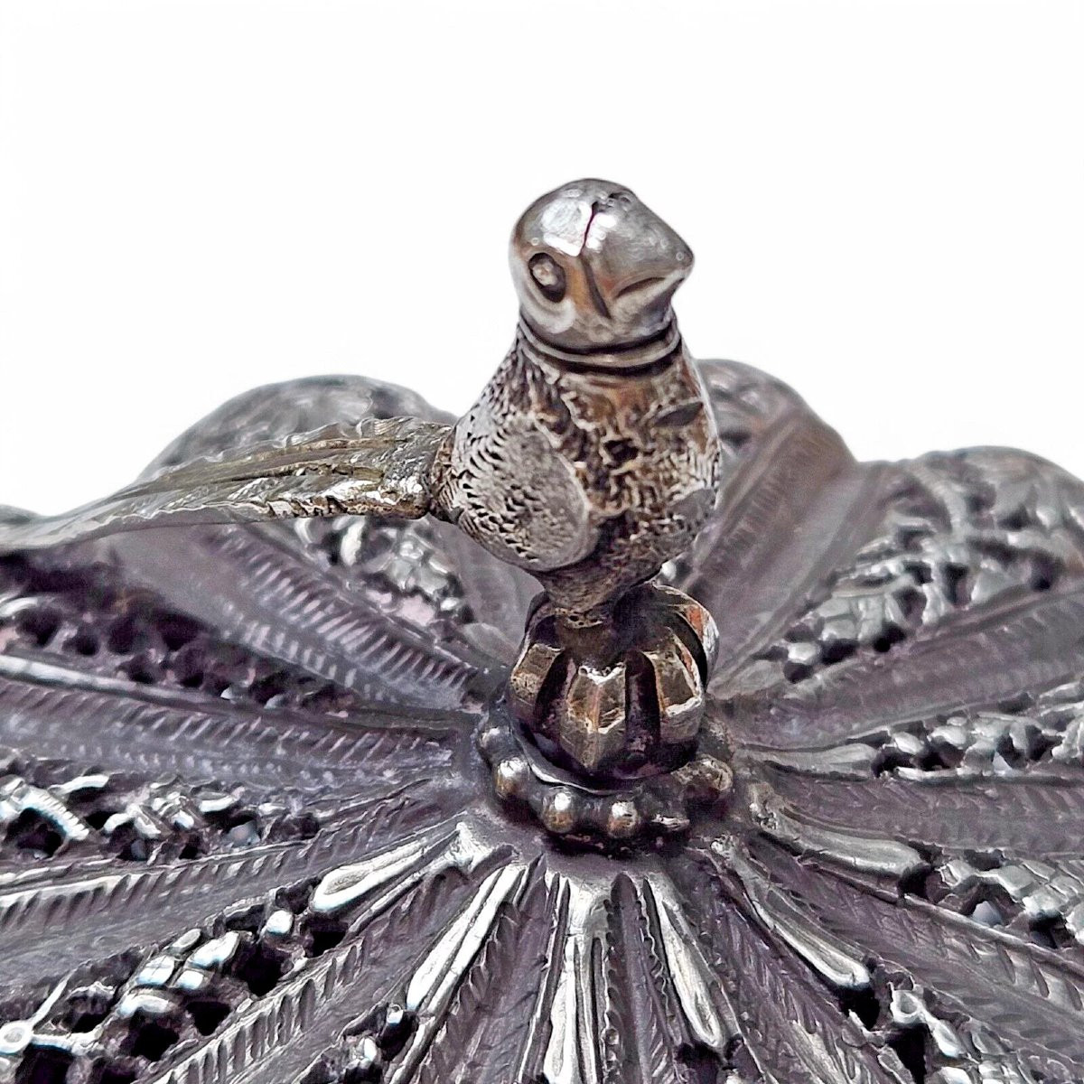 Antique Mughal Solid Silver Chased Pandan Trinket Box, India Circa 19th Century-photo-5