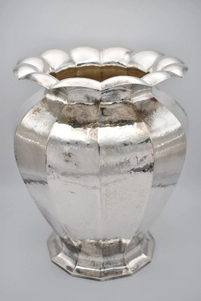 Grand vase polygonal à 12 faces en argent 800 italien par Romeo Miracoli Milano, années 1920