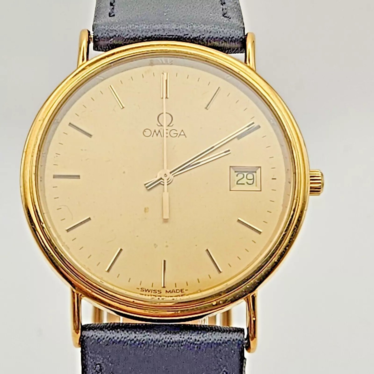 Omega Seamaster 33 mm, quartz, cadran champagne, bracelet cuir, or massif 18 carats, vers 1990