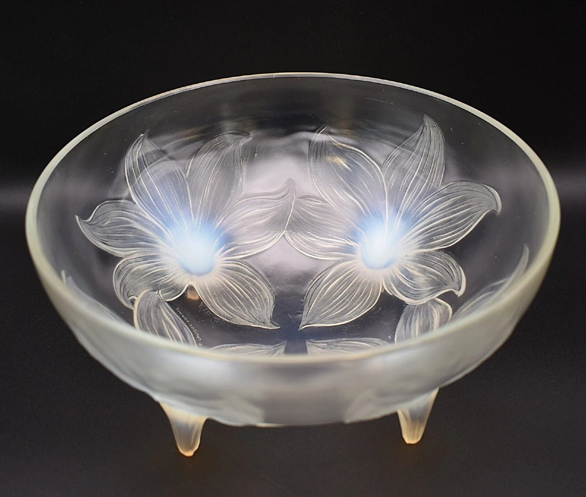 R. Lalique Art Deco Lys Footed Bowl Decorated W/ 4 Large Flower Heads Circa 1924-photo-3