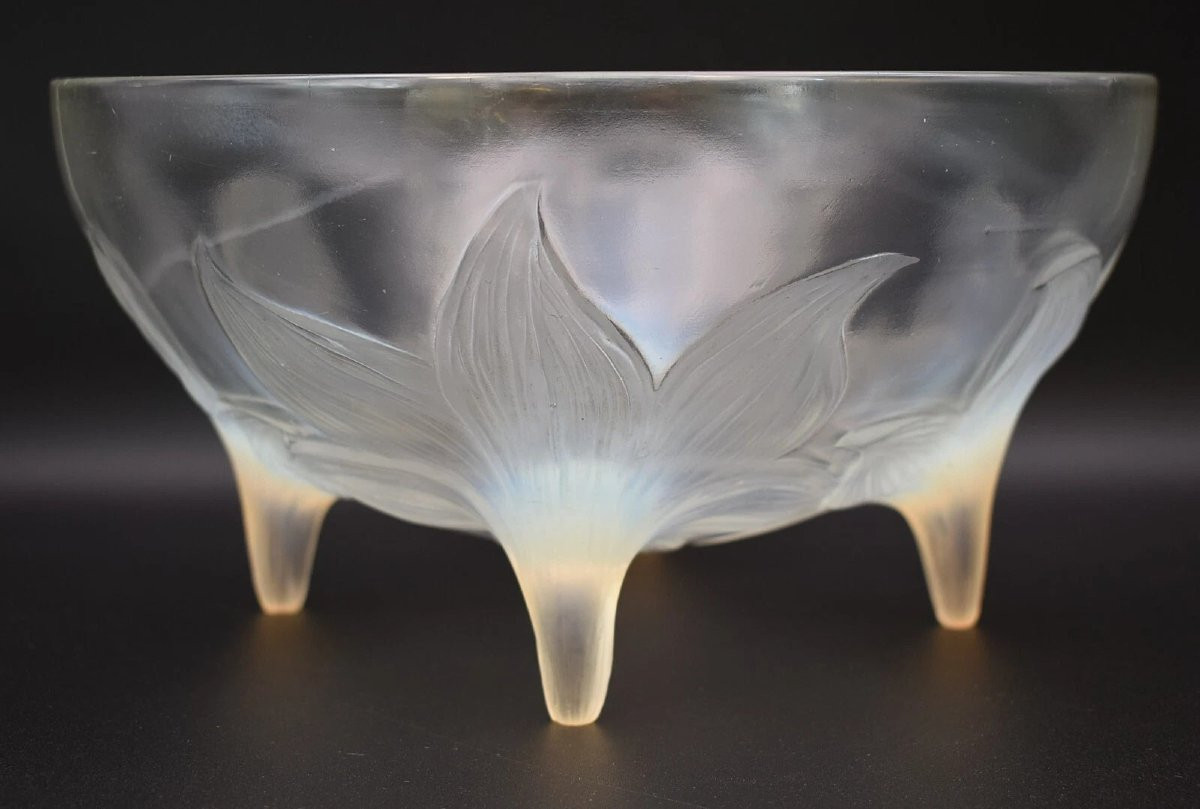 R. Lalique Art Deco Lys Footed Bowl Decorated W/ 4 Large Flower Heads Circa 1924-photo-2