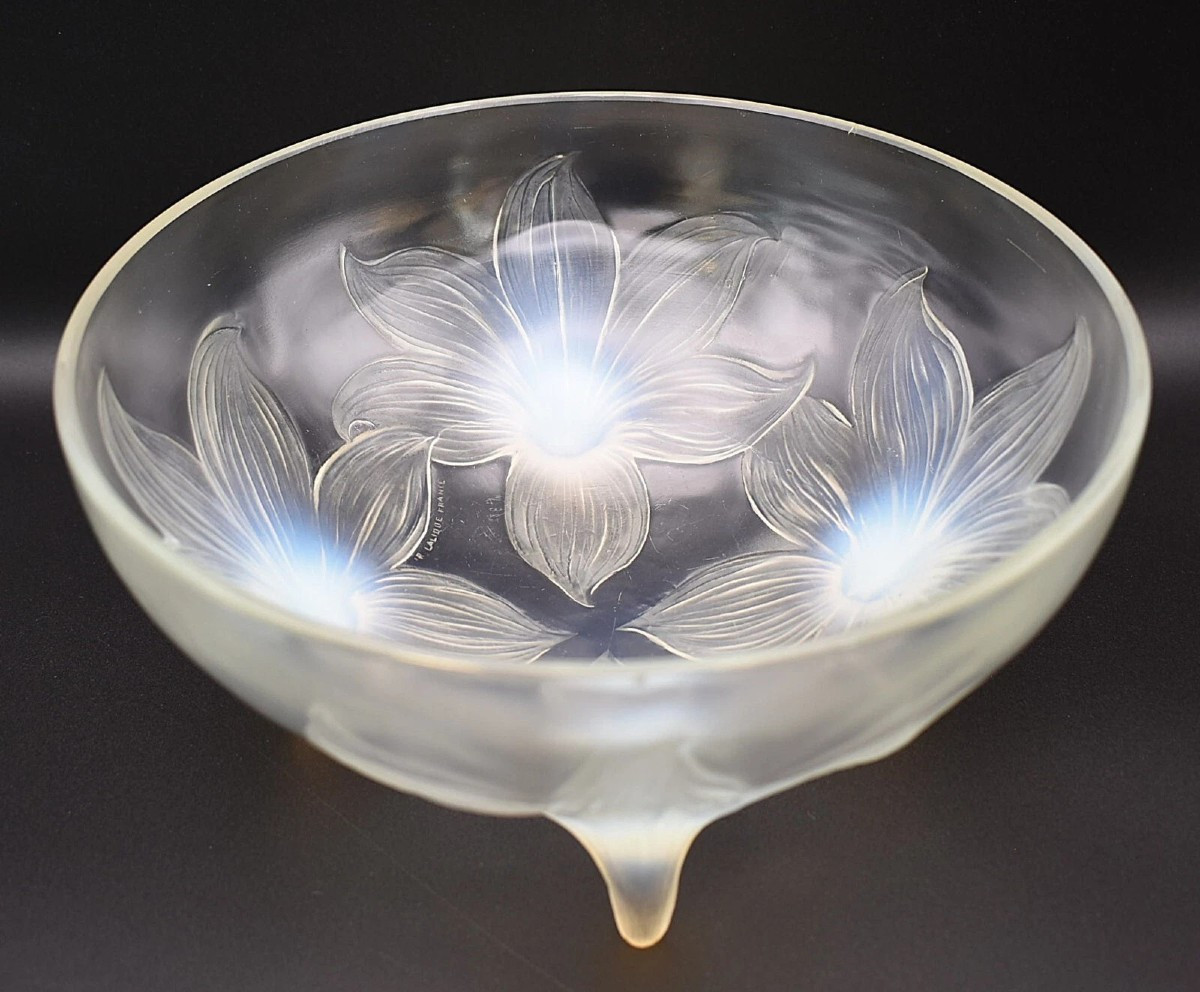 R. Lalique Art Deco Lys Footed Bowl Decorated W/ 4 Large Flower Heads Circa 1924