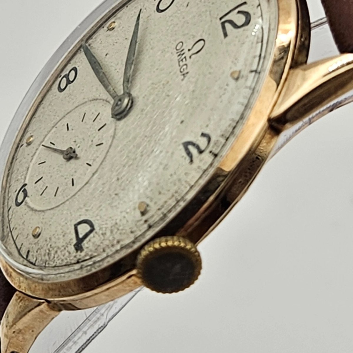 Montre vintage Omega pour homme en or 14 carats des années 1940 avec bracelet en cuir, 36 mm-photo-5
