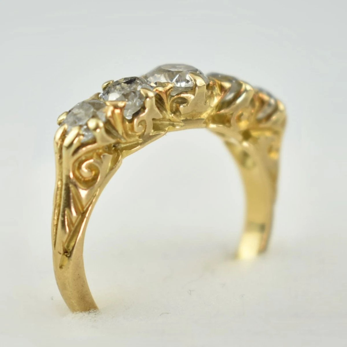 Bague antique en or jaune 18 carats sertie de cinq diamants, style victorien tardif-photo-3