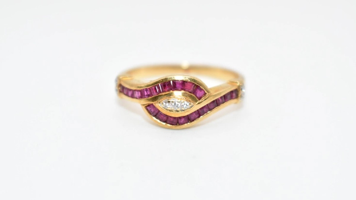 Antique 18ct Gold Set Ruby & Old Cut Diamond Crossover Cluster Ring Size: M