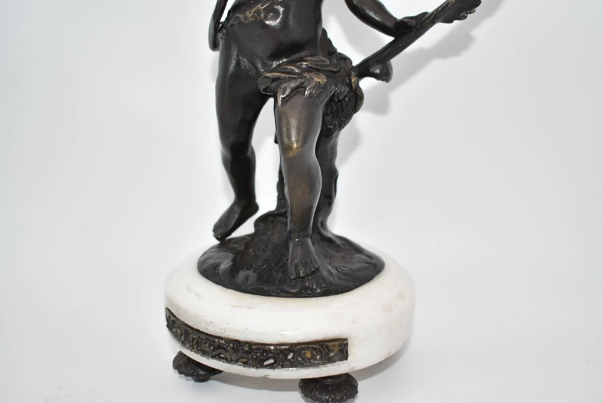 Paire de figurines de putti en bronze français sur socle en marbre et bougeoirs-photo-4