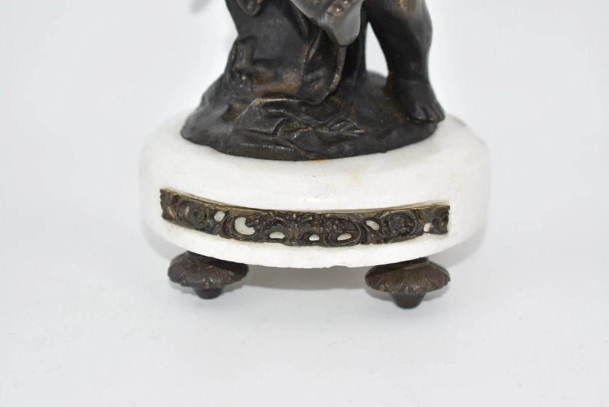 Paire de figurines de putti en bronze français sur socle en marbre et bougeoirs-photo-4