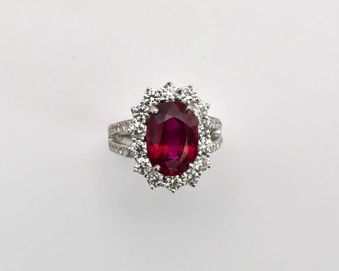 Vintage 18ct Gold Ruby & Diamond Oval Cluster Ring – 6.81ct Ruby 1.05ct Diamonds