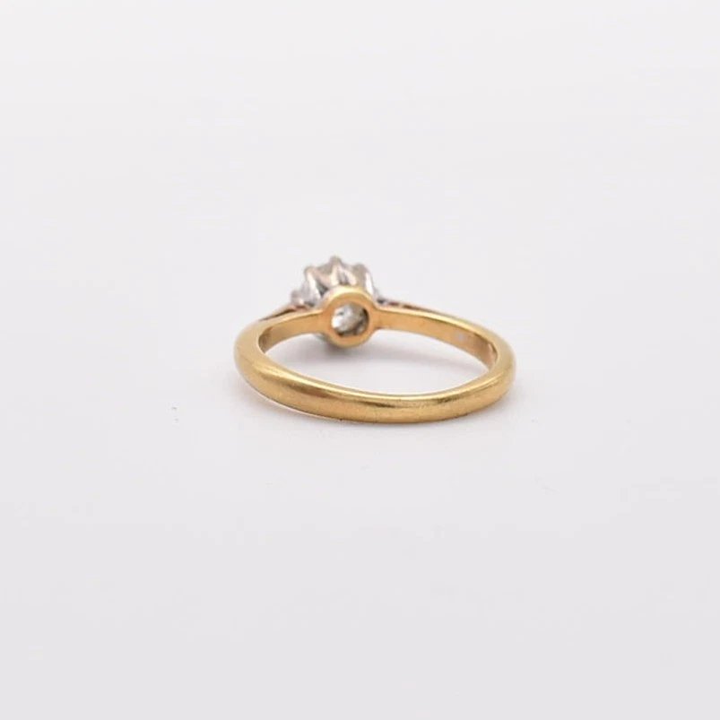 Vintage 18ct Gold Eight Claw Set, Single Stone Brilliant Cut 0.65ct Diamond Ring-photo-4