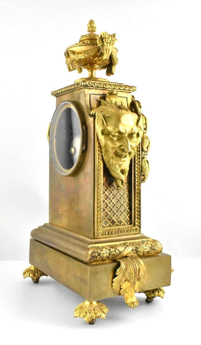 Rare horloge en bronze français Japy Frères du XIXe siècle avec tête de bélier et fleuron d'urn-photo-2