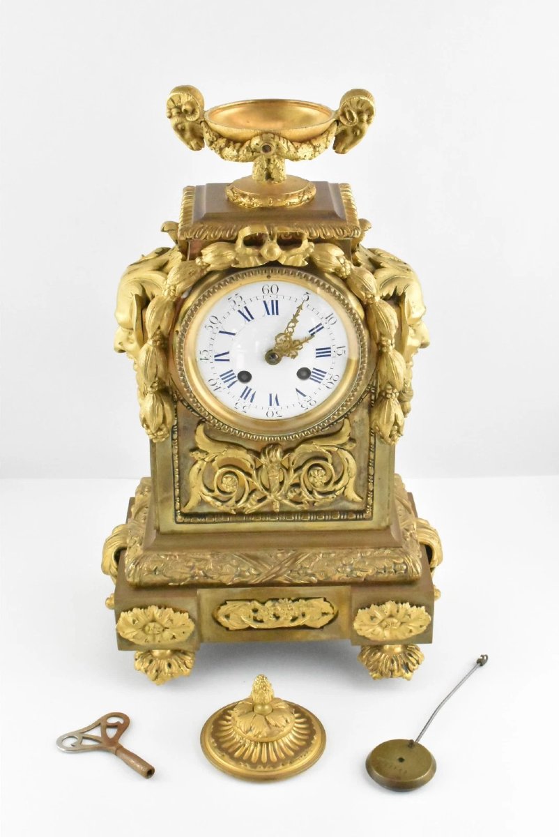 Rare horloge en bronze français Japy Frères du XIXe siècle avec tête de bélier et fleuron d'urn-photo-5