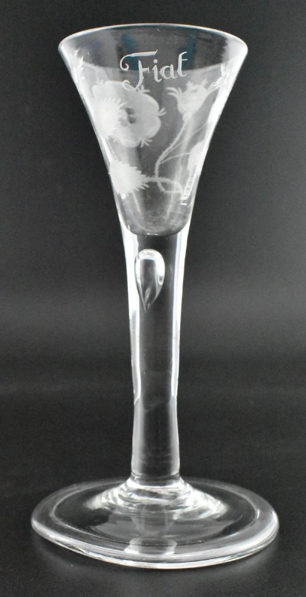 Verre à vin Jacobite 18c avec gerbe de rose gravée, devise « Fiat » et pied en forme de larme-photo-5