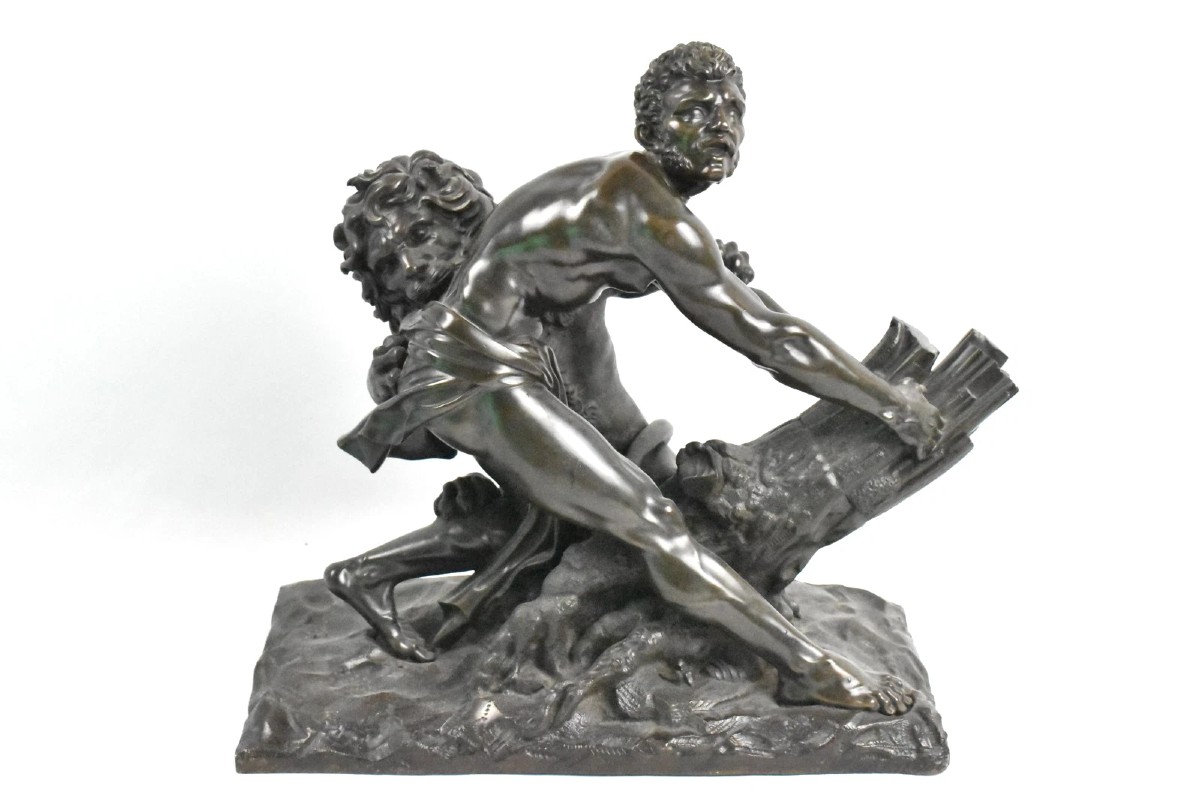Une grande sculpture en bronze antique Milon de Crotone piégé dans le chêne par un lion