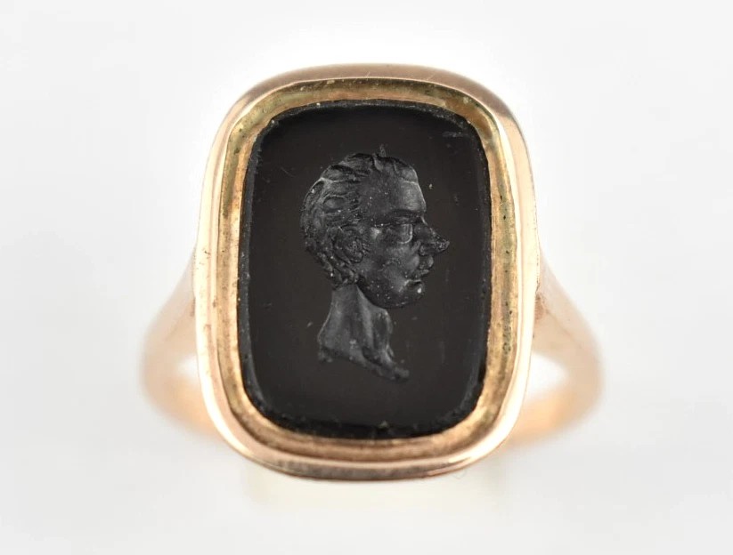 Victorian Solid 9ct Yellow Gold Black Onyx Pressed Cameo Signet Ring