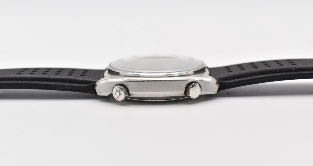 Bulova Accutron II 968b20 200m Water Resistant Wristwatch-photo-1