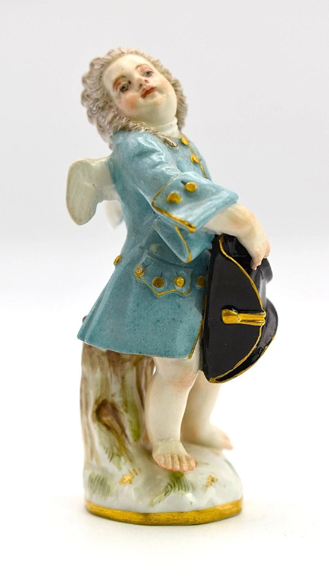 Meissen Angel/cherub Of A 18c German Figurine Holding A Tricorne Hat-photo-2