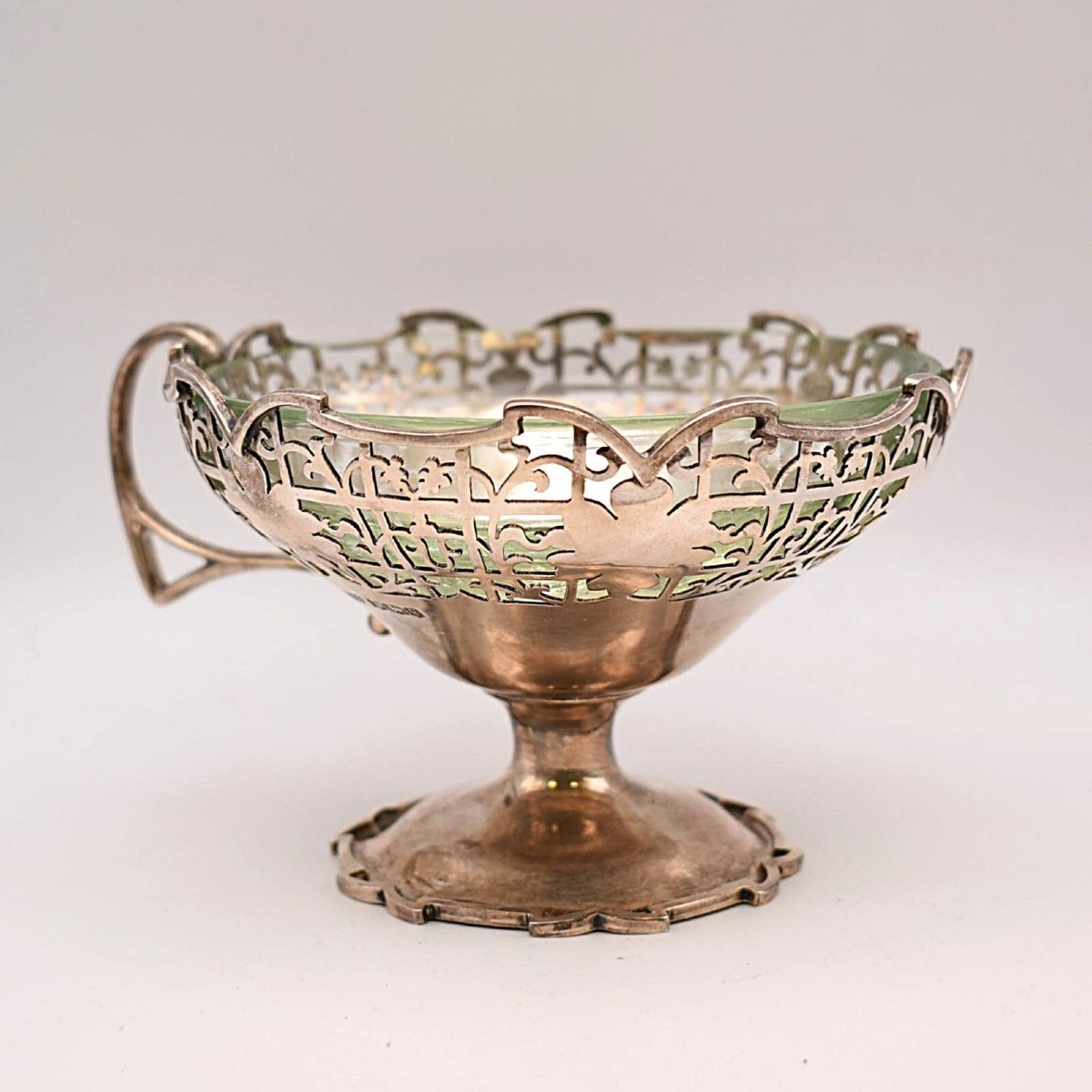 Paire de plats à dessert antiques en argent sterling de style George V, datant de 1933, avec do-photo-2