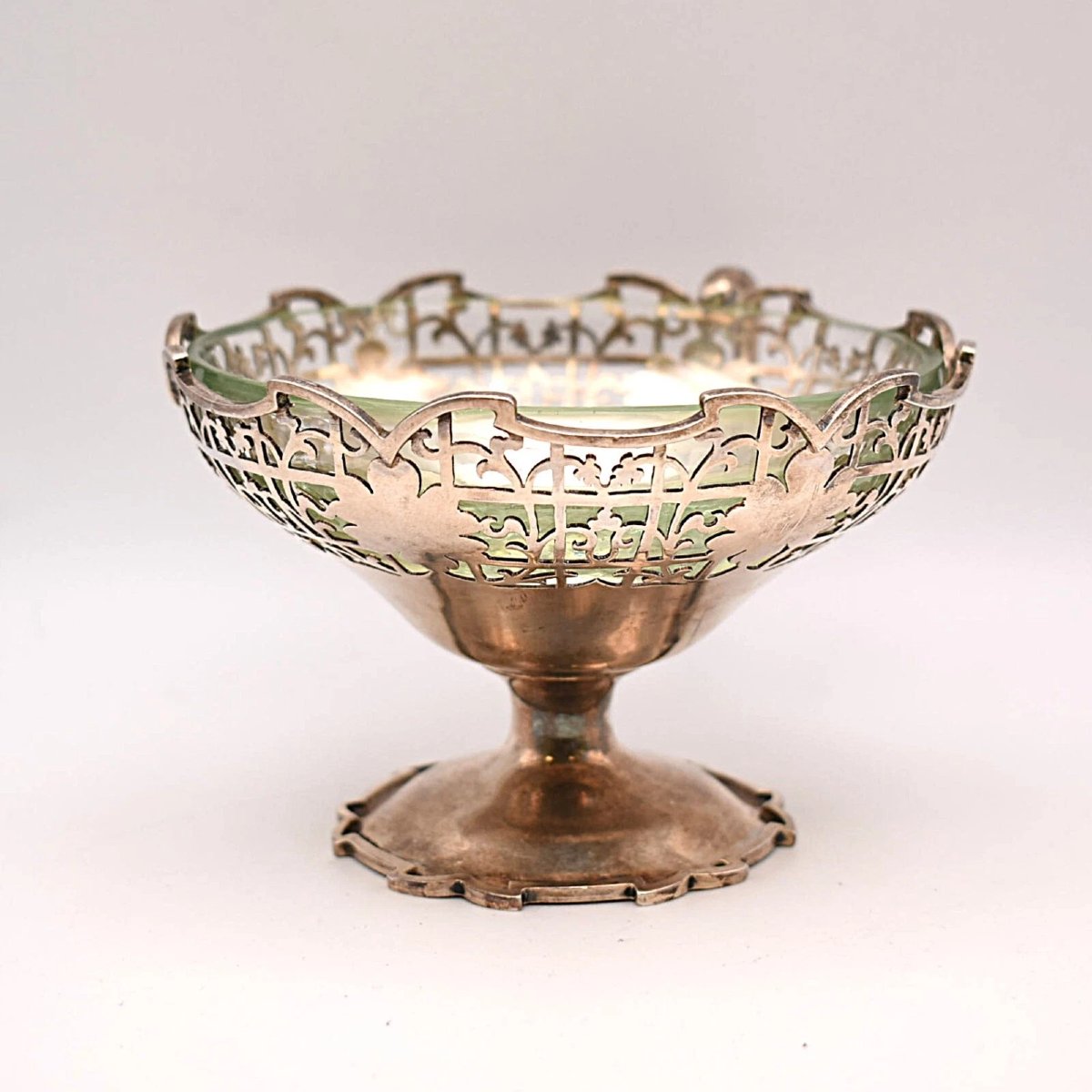 Paire de plats à dessert antiques en argent sterling de style George V, datant de 1933, avec do-photo-3